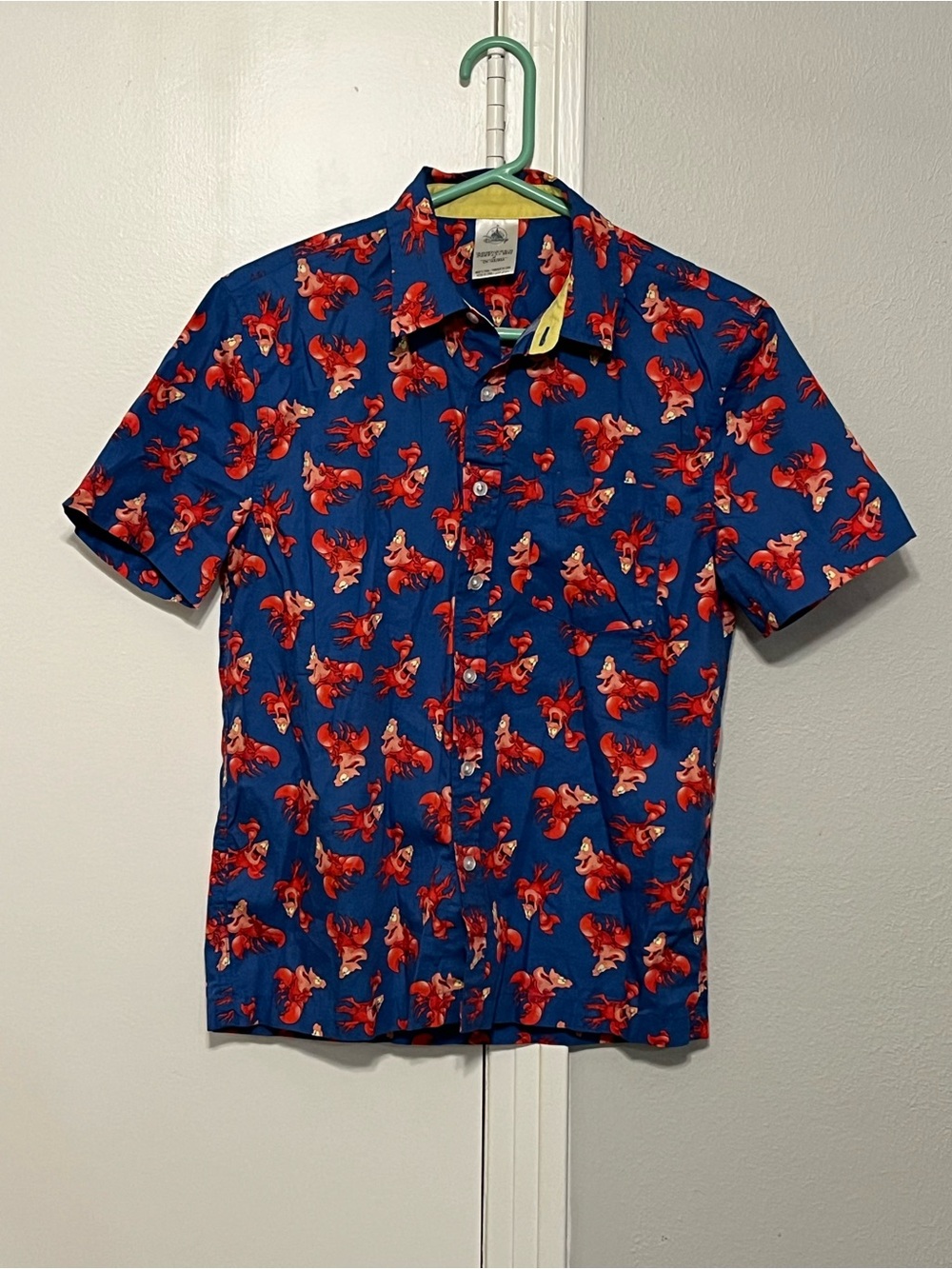 Disney Slim Casual Sebastian The Little Mermaid Button Down Size M